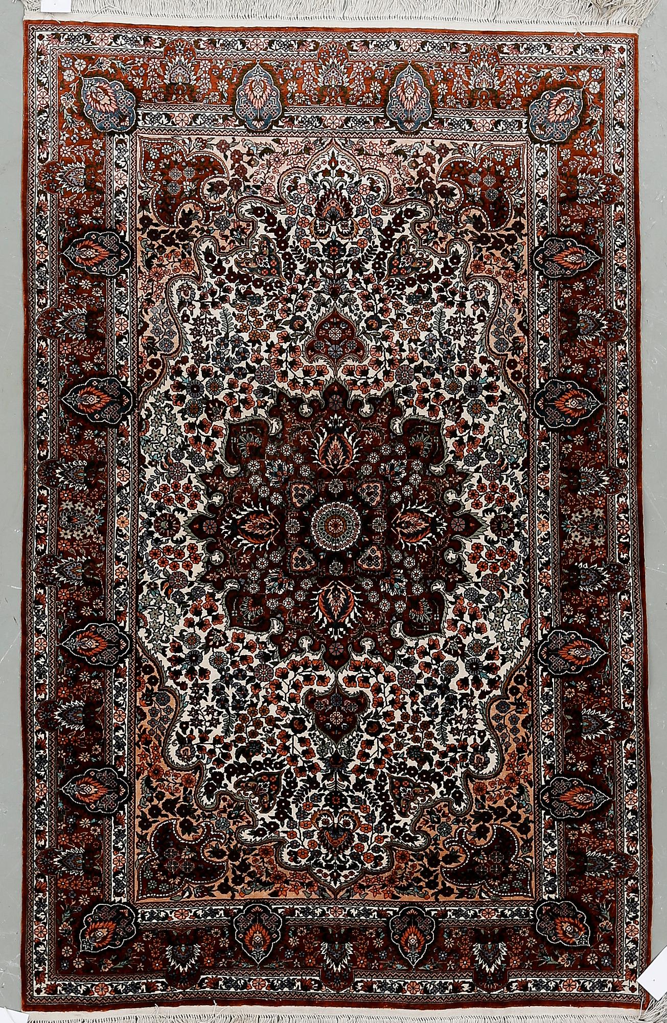 MATTA, Hereke, silke. Ca 150x95 cm.