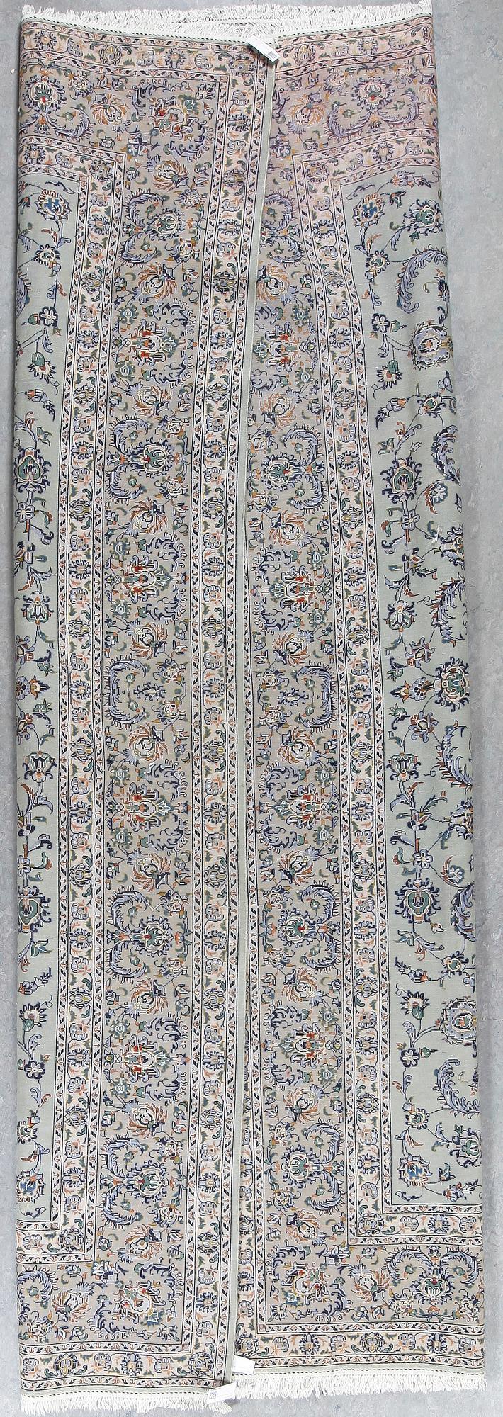 MATTA, Keshan, ca 375x270 cm.