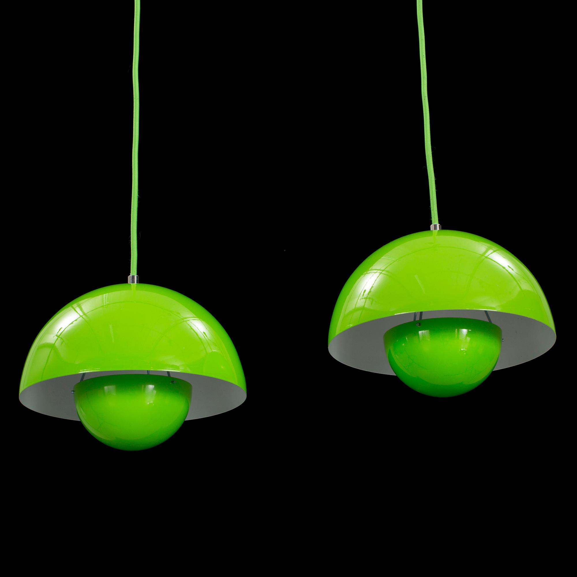 TAKARMATURER, ett par Flower Pot Verner Panton. Modellen formgiven 1968.
