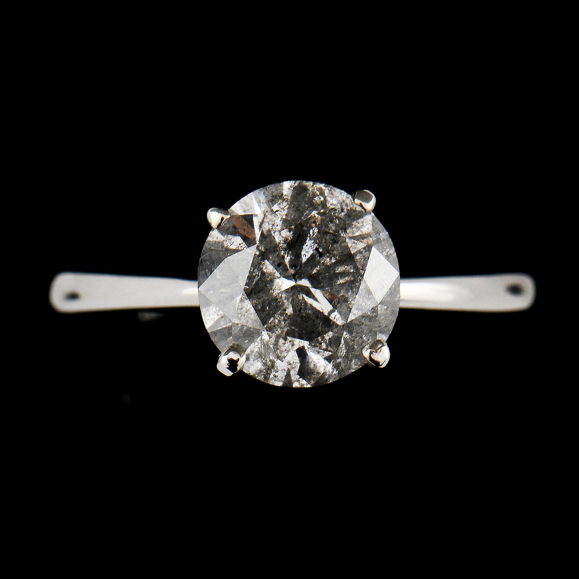 RING, 14k vitguld med briljantslipad diamant ca 2.0 ct. Vikt 3g.