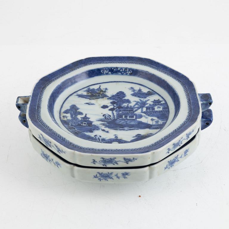 A pair of blue and white porcelain hot water plates, China, Qianlong (1736-95).