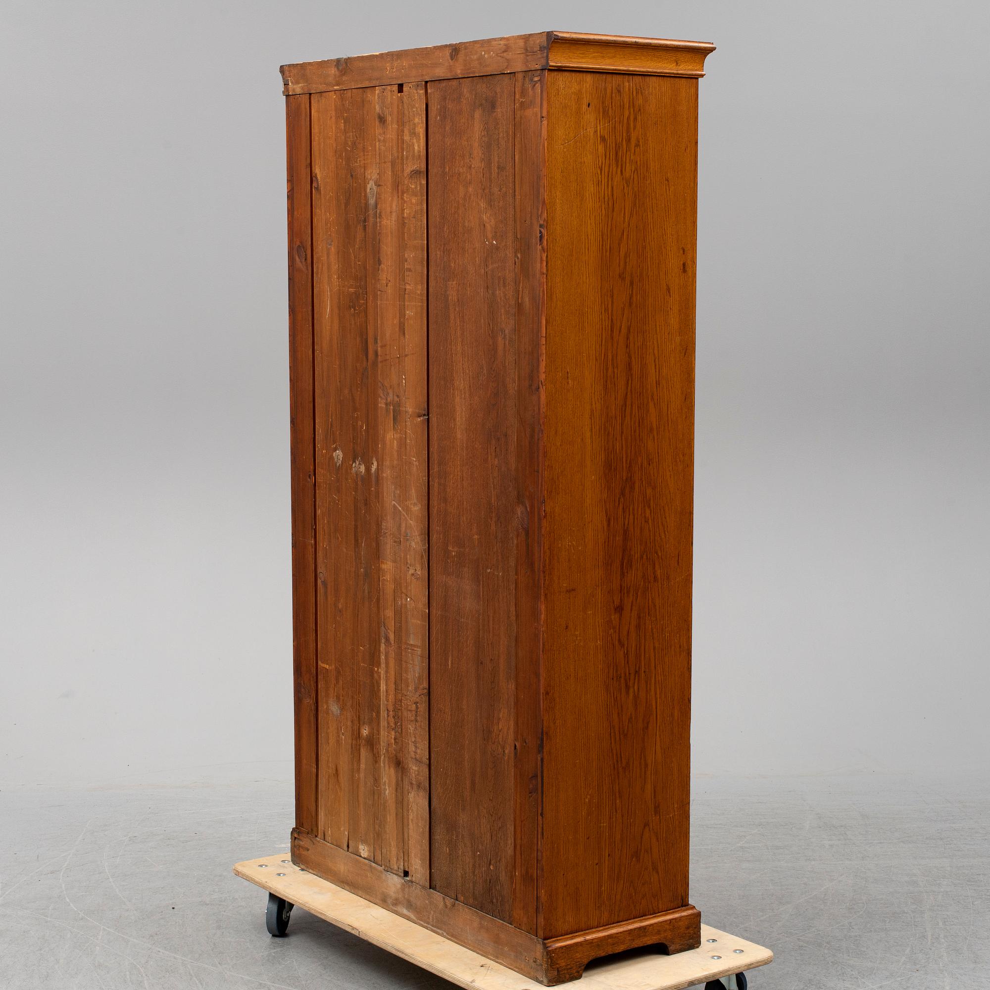 An early 20th century oak cabinet.