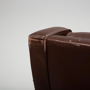 A two-seat leather sofa by Børge Mogensen for Fredrika Stolefabrik, Denmark.