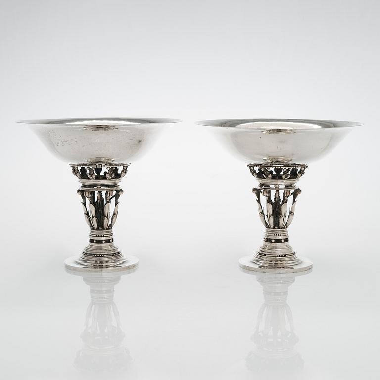A pair of centrepiece silver bowls by Johan Rohde for Georg Jensen, Copenhagen 1915-1919. Design nr 252.