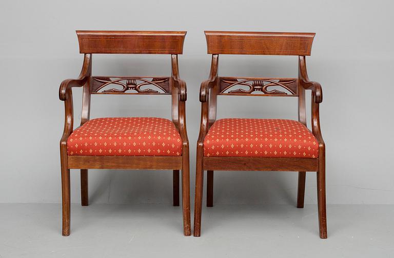 KARMSTOLAR, ett par, biedermeier stil, 1920-tal.