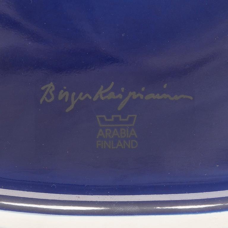 Birger Kaipiainen, a decorative ceramic dish, marked Birger Kaipiainen Arabia Finland.