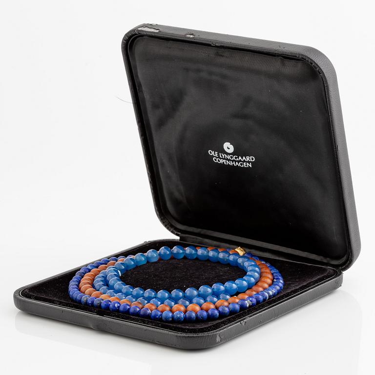 Ole Lynggaard, crown lock 18K gold, with three stone collets with prongs.