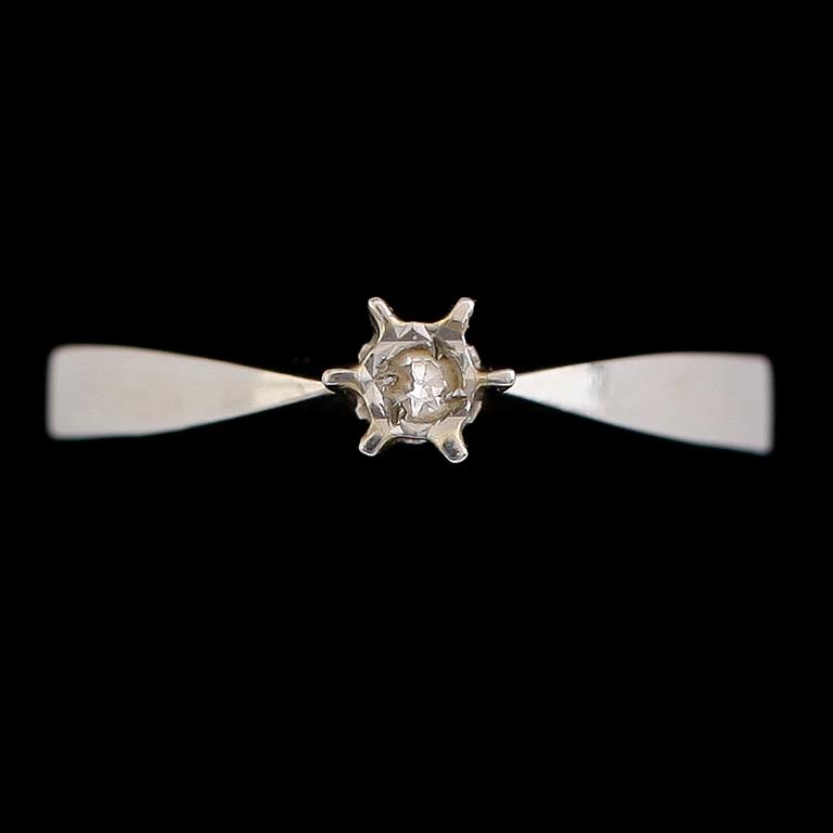 RING, 18 k vitguld med diamant 0.02 ct WSI, 1900-talets andra hälft. Total vikt ca 2 gram.