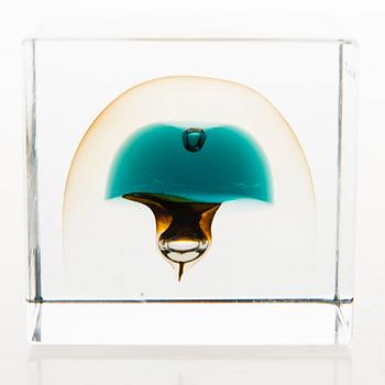 OIVA TOIKKA, An annual glass cube, signed Oiva Toikka Nuutajärvi 1983 and numbered 627/2000.