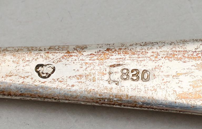 RESEBESTICK, 3 del, silver, sekelskiftet 1900. Samt 2 serviettringar. Tot vikt ca 186 g.