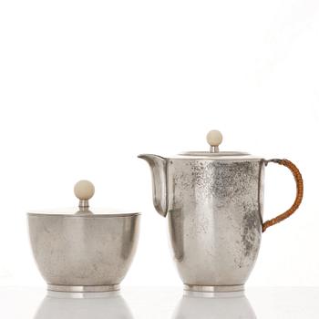 Wolfgang von Wersin, a three pcs pewter coffee service with tray, ed. Eugen Wiedamann, Regensburg, Germany 1931-34.