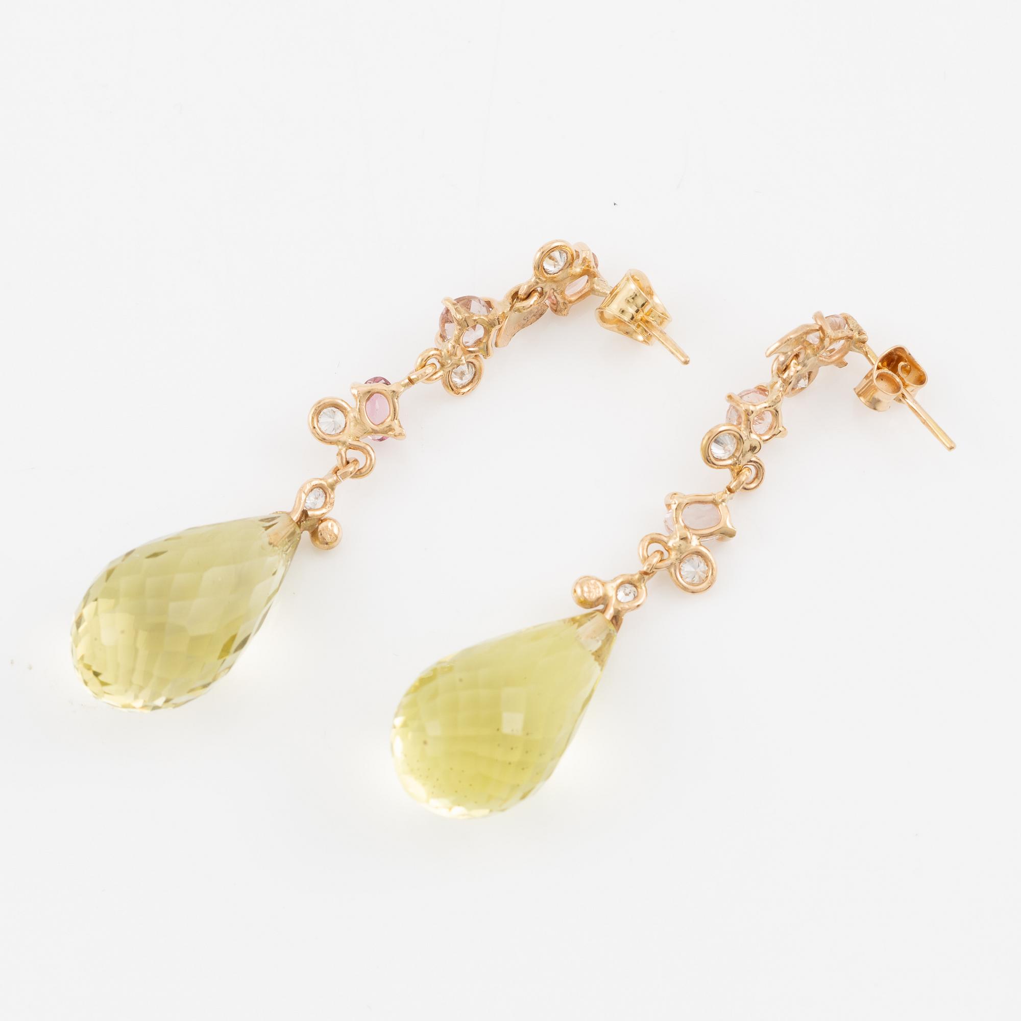 Örhängen, Mandelstam, 18K guld med brioletteslipad limekvarts, briljantslipade diamanter och rosa turmaliner.