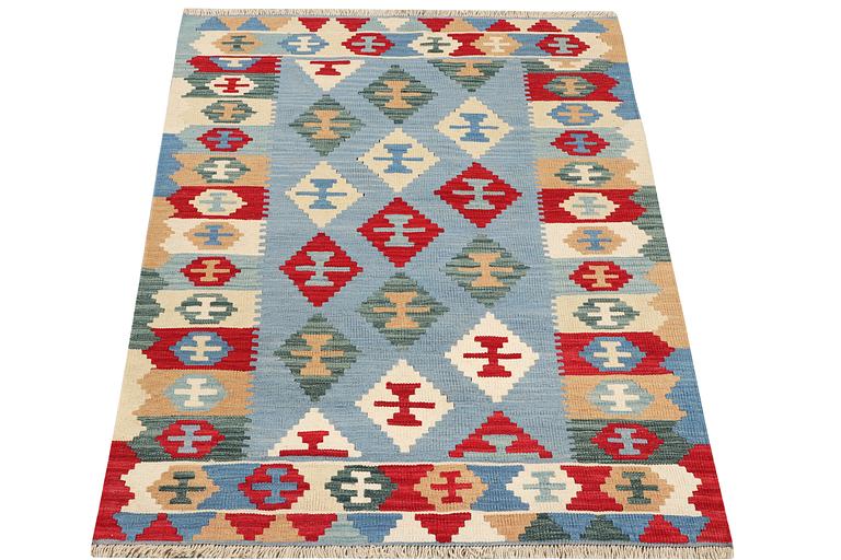 A Kilim rug, c. 172 x 124 cm.