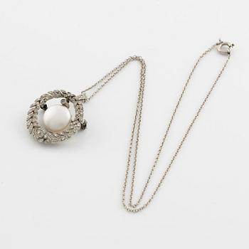 Pendant/brooch with half pearl and wreath shaped with rose cut diamonds, with chain.