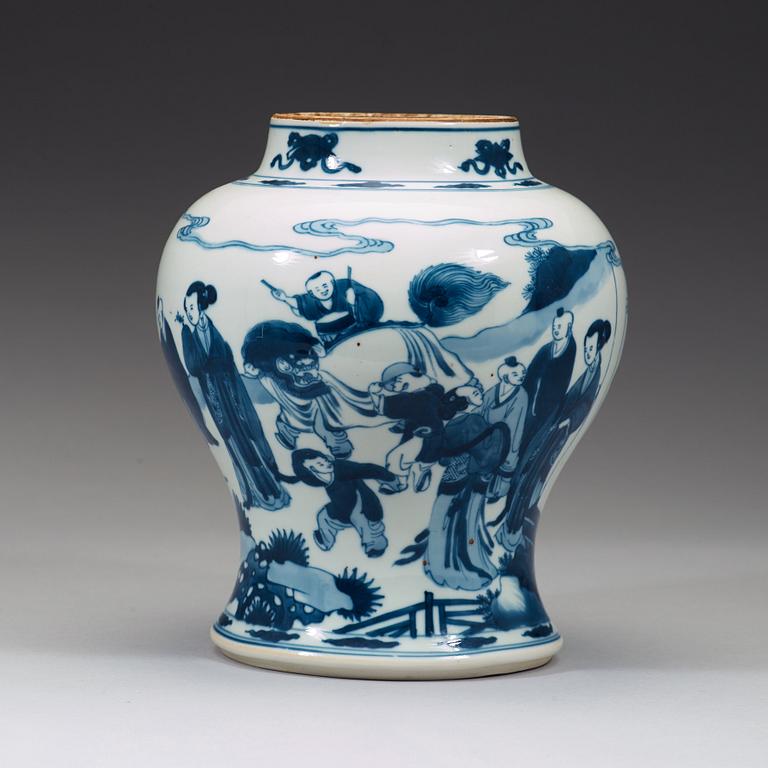 A blue and white jar, Qing dynasty, Kangxi (1662-1722).