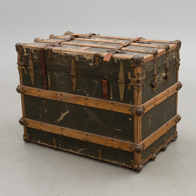 An early 20th Century trunk by The Belber Trunk & Bag Co, New York.