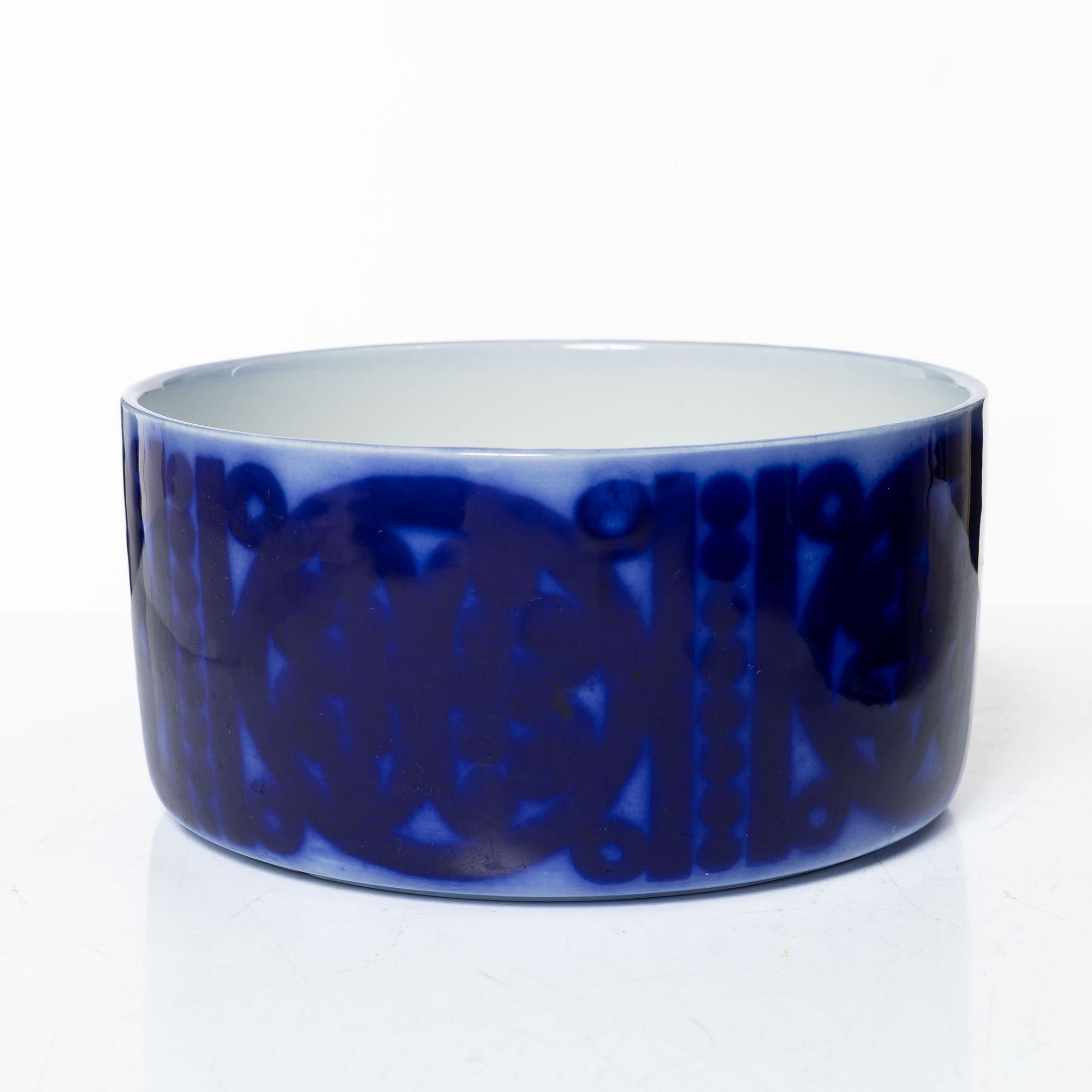 Stig Lindberg, a 39-piece 'Blå husar' creamware dinner service, Gustavsberg.