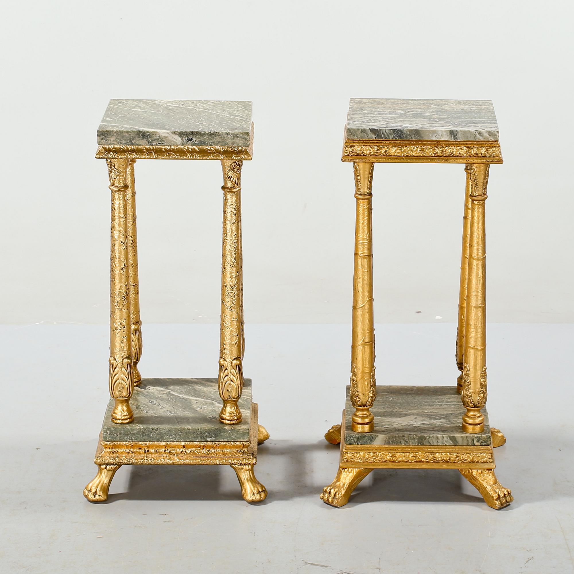 PIEDESTALER, 2 st snarlika, empirestil, 1900-talets andra hälft.