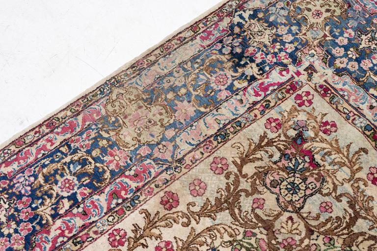 Matta, Kirman, ca 365 x 265 cm.