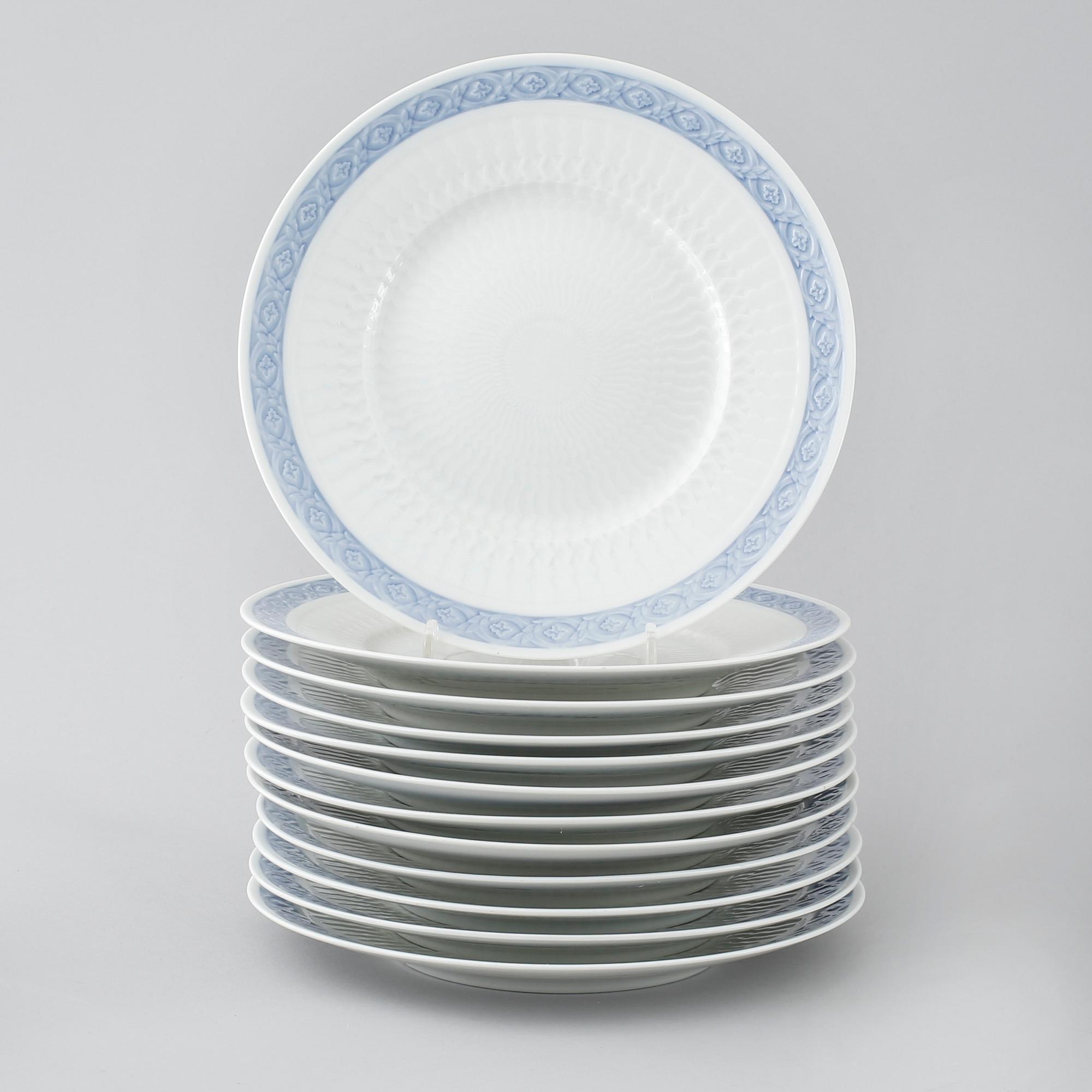 73 porcelian serving pieces, "Blå Vifte", Royal Copenhagen, from the second half of the 20th century.