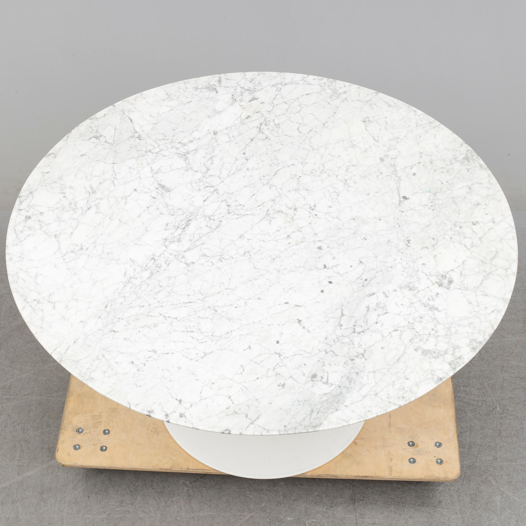 EERO SAARINEN, bord, "Tulip", Knoll International, 1900-talets senare del.