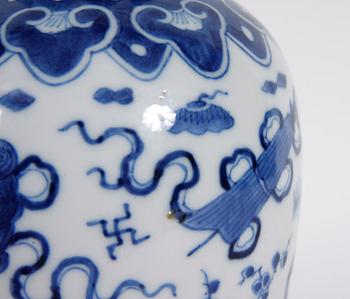 VAS, porslin, Kina, 1800-tal.