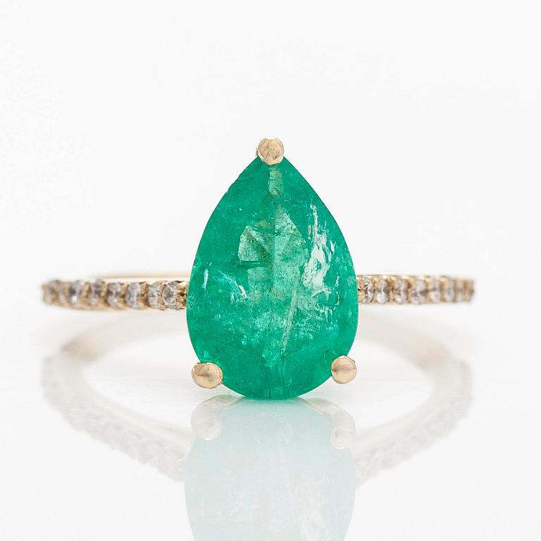 Ring, 14K gold with pear-cut Colombian emerald and diamonds. Accompanied by GIA report.