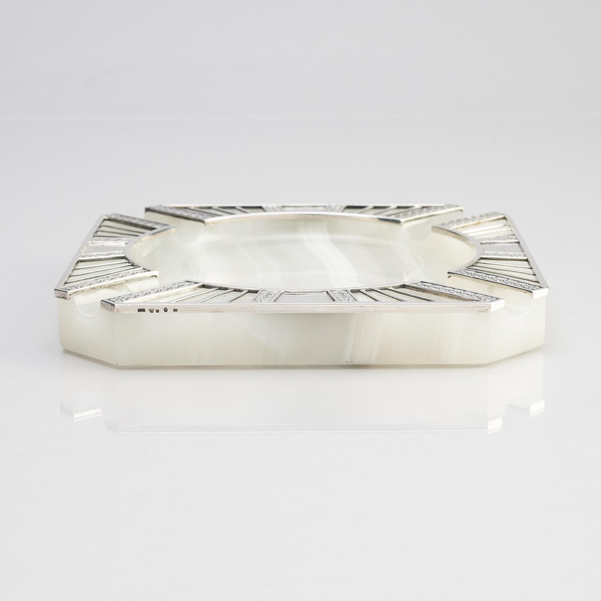 A silver and agate ashtray, W.A. Bolin, Stockholm 1917.