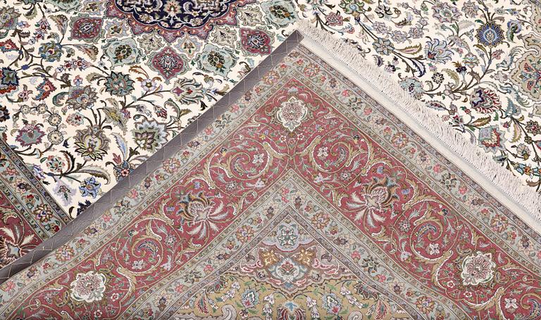 A part silk Tabriz carpet, 310 x 205 cm.