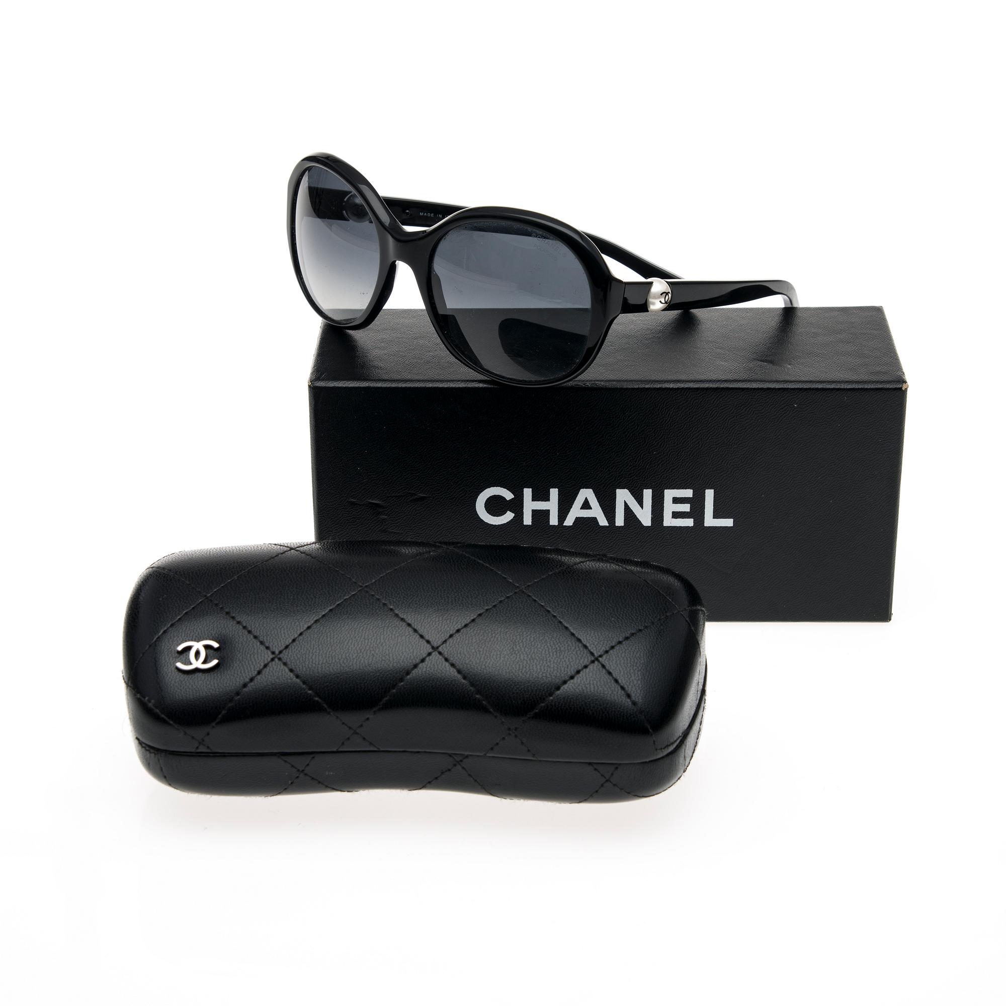 SOLGLASÖGON, Chanel.