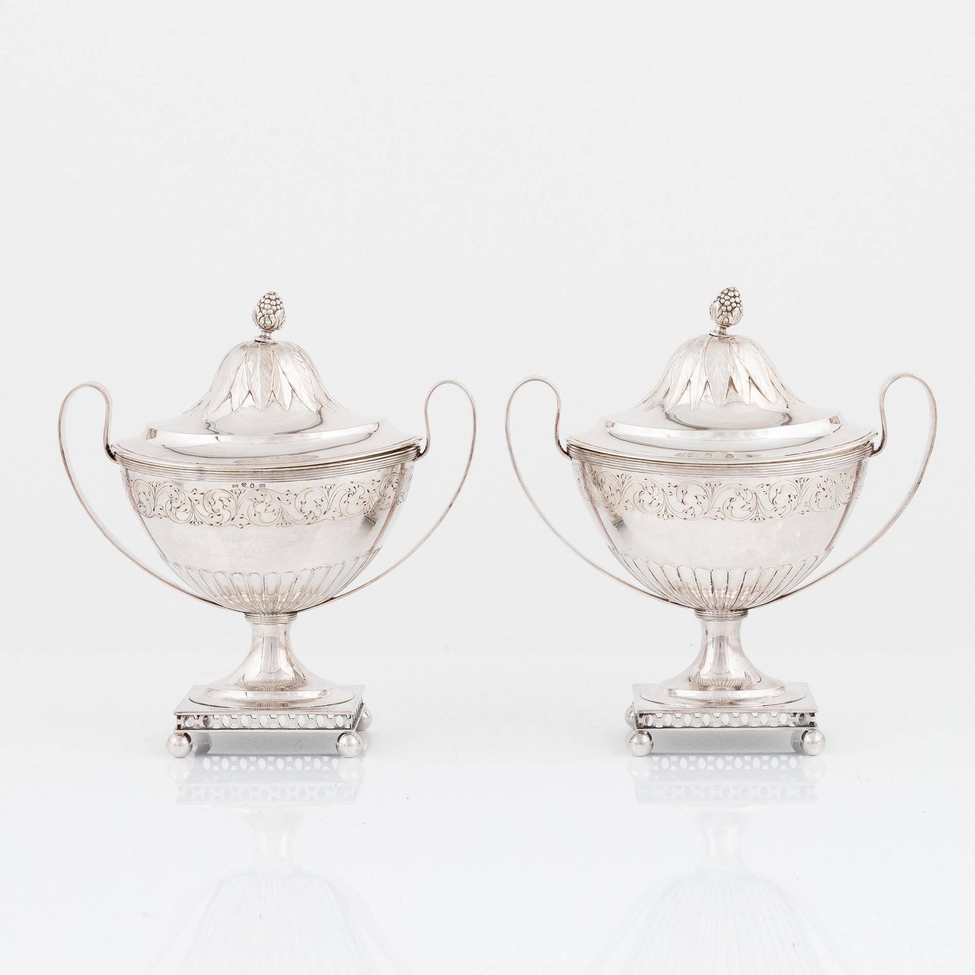 A pair of Swedish silver sugar bowls, marks of Gustaf Möllenborg, Stockholm 1898.