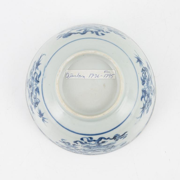 A blue and white Chinese porcelain charger and a bowl, Qing Dynasty, Qianlong (1736-95).
