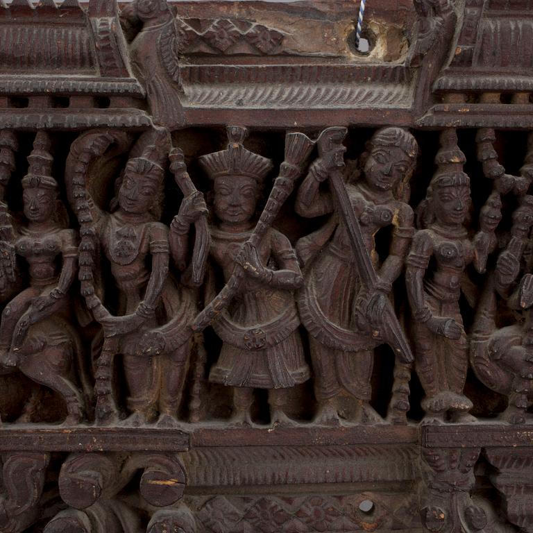 RELIEF. trä, Indien, 1900-talets första hälft.