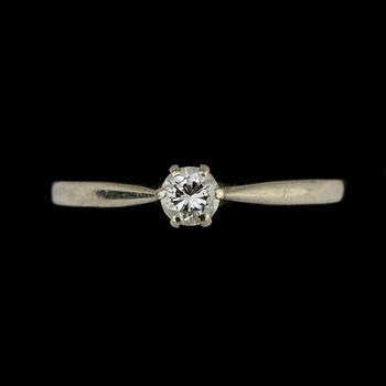 RING, 18k vitguld med briljantslipad diamant, 0.19 ct enl gravyr, importstämplad, 1979. Vikt 2 g.