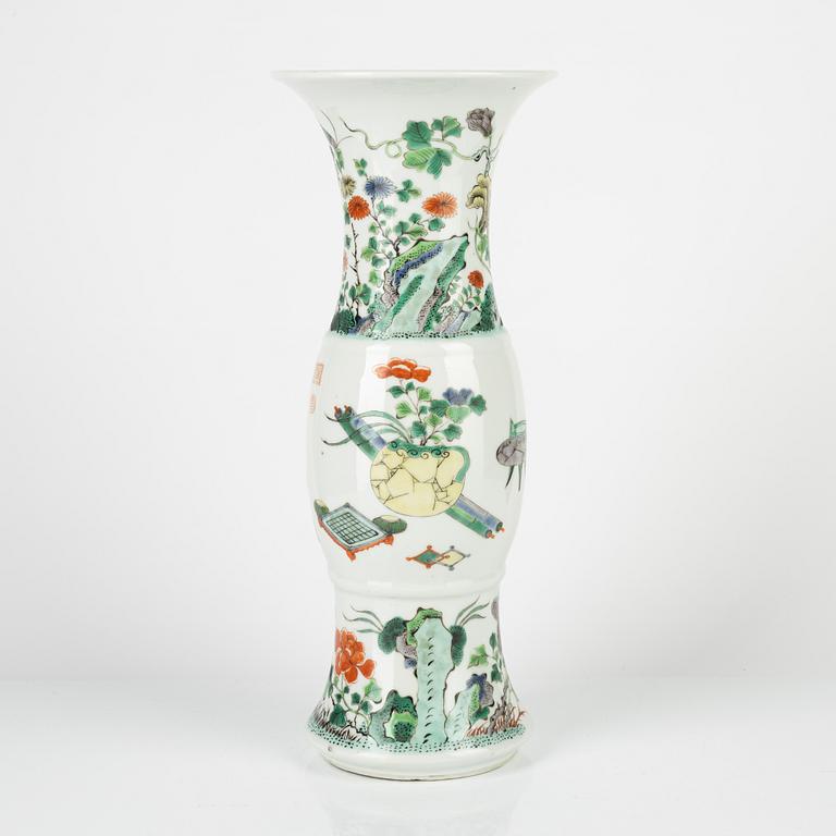 A Chinese famille verte beakervase, Kangxi style, 20th century.