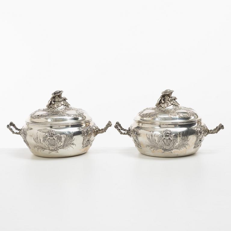 A pair of French silver tureens, circa 1900.