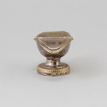 A PLATED WAFER HOLDER, French, 18th century.