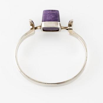Vivianna Torun Bülow-Hübe, a bracelet in sterling silver with an amethyst, for Georg Jensen.