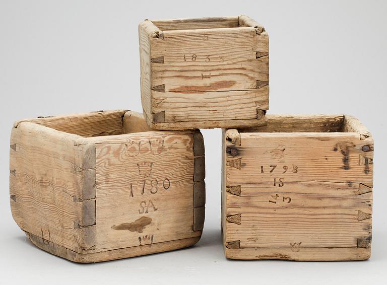 MÅTT, 4 st, trä, 1700 och 1800-tal.