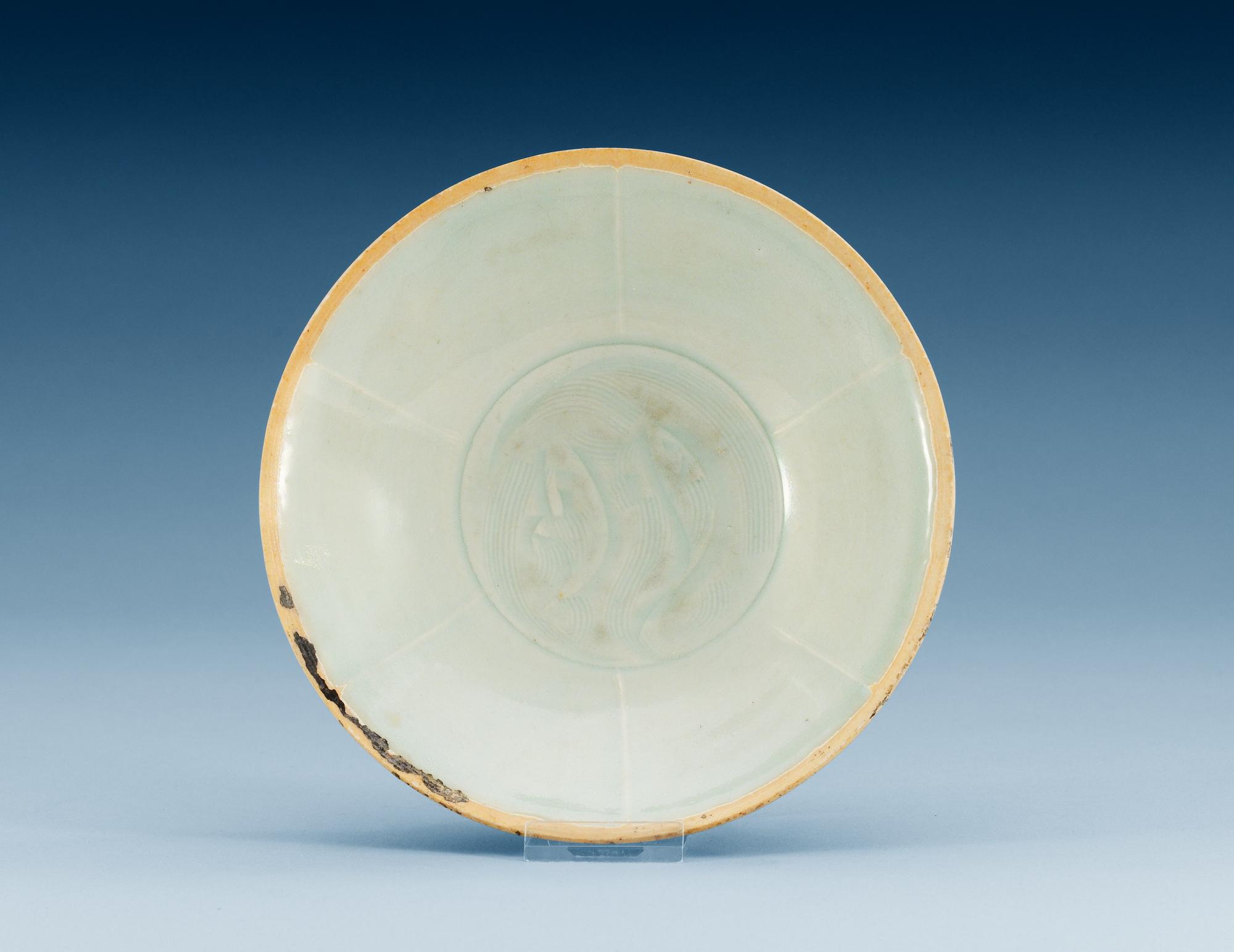 A celadon glazed dish, Song/Yuan dynasty.
