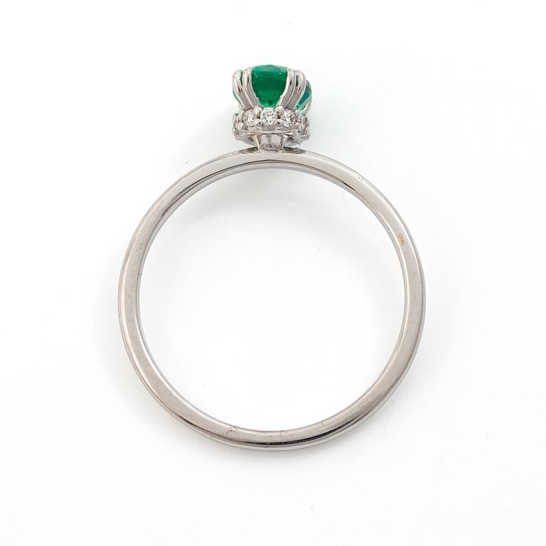 Ring 14K white gold with synthetic emerald and brilliant-cut diamonds.