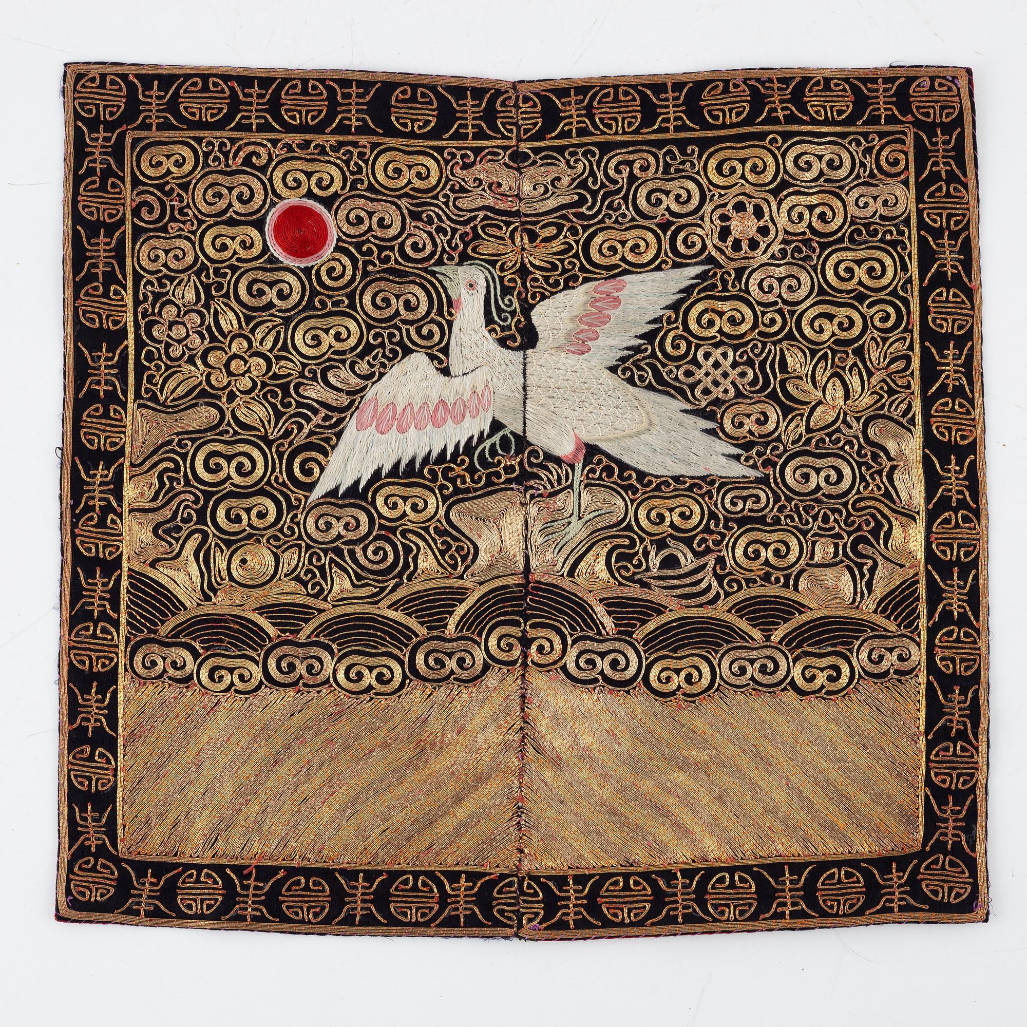 Ämbetsmannainsignia, broderat siden, Kina, sen Qingdynasti.