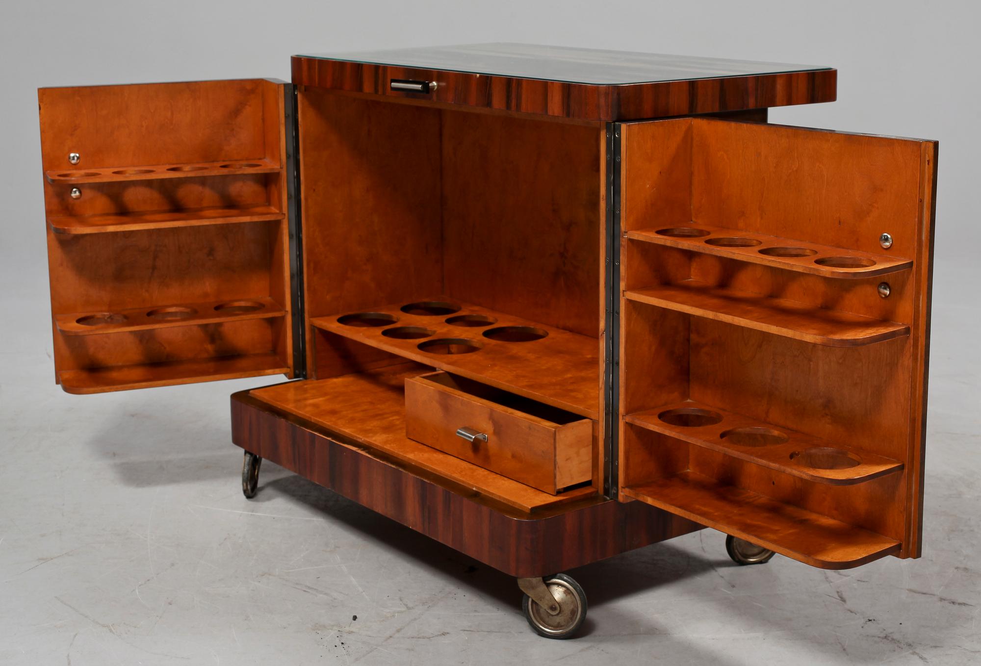 BARSKÅP, 1900-talets andra kvartal.