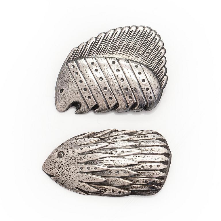 Kirsti Ilvessalo, broscher, 2 st, silver, Kalevala Koru.