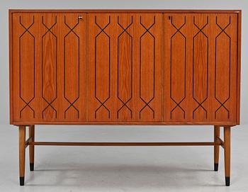 SIDEBOARD, 1900-talets mitt.