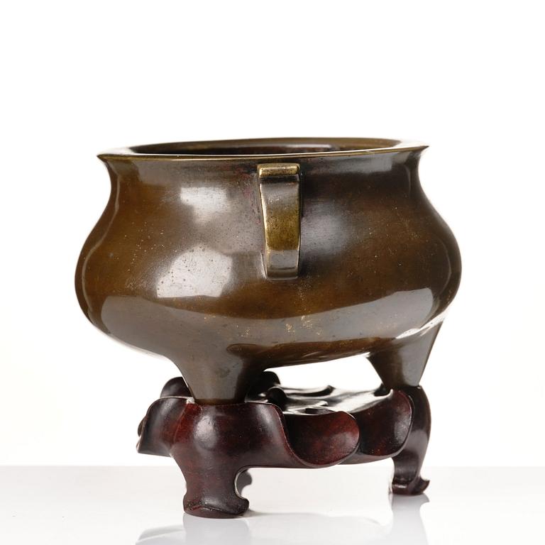 A copper alloy censer, Qing dynasty, 19th Century.