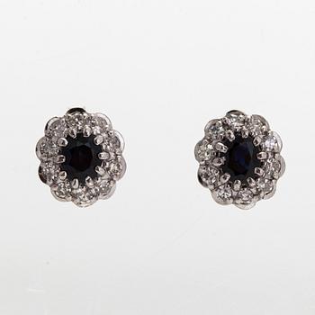 Örhängen, fasettslipade safirer, åttkantslipade diamanter, 14K guld och vitguld.