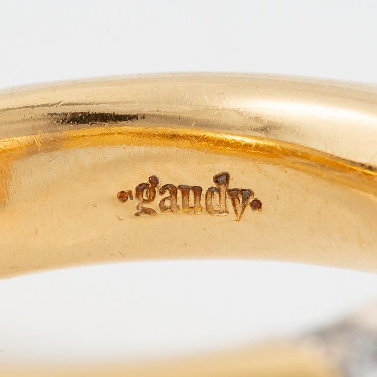 A Gaudy ring 18K gold with old-cut and brilliant-cut diamonds.