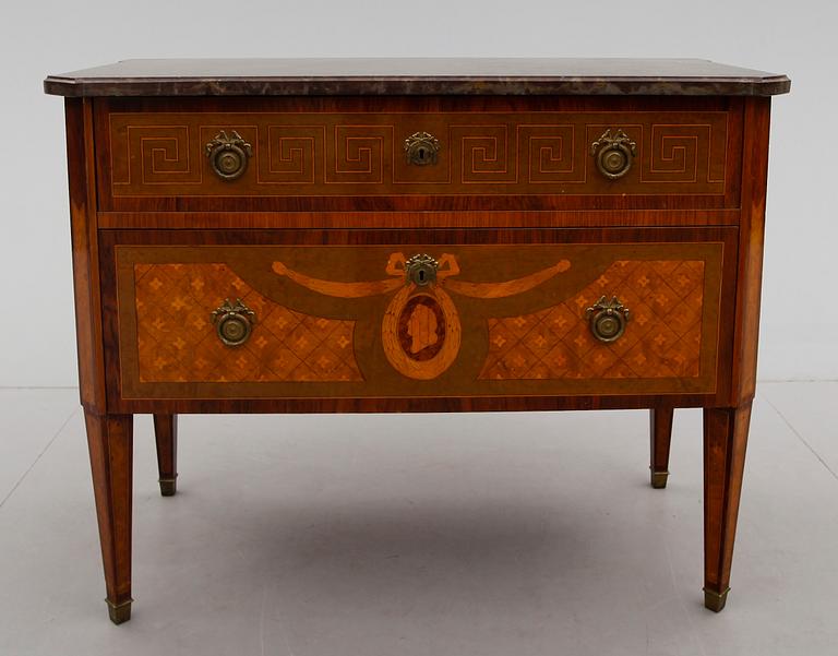 BYRÅ, gustaviansk stil, 1900-tal.