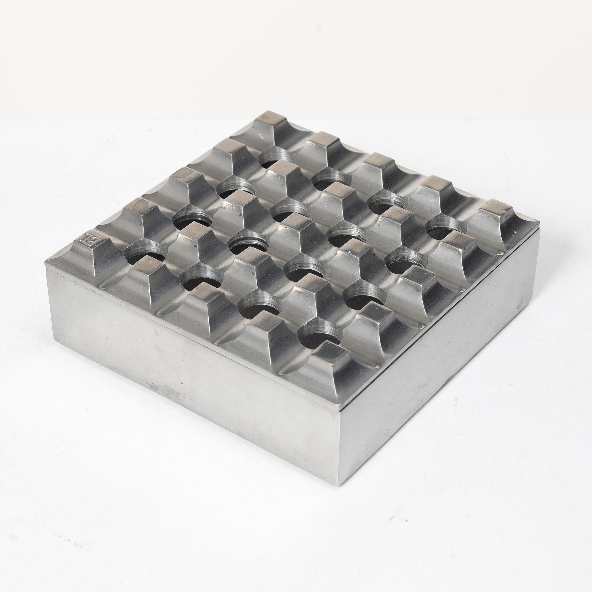 Beck & Ljung, ashtrays, 3 pieces, “Ultima”, second half of the 20th century.